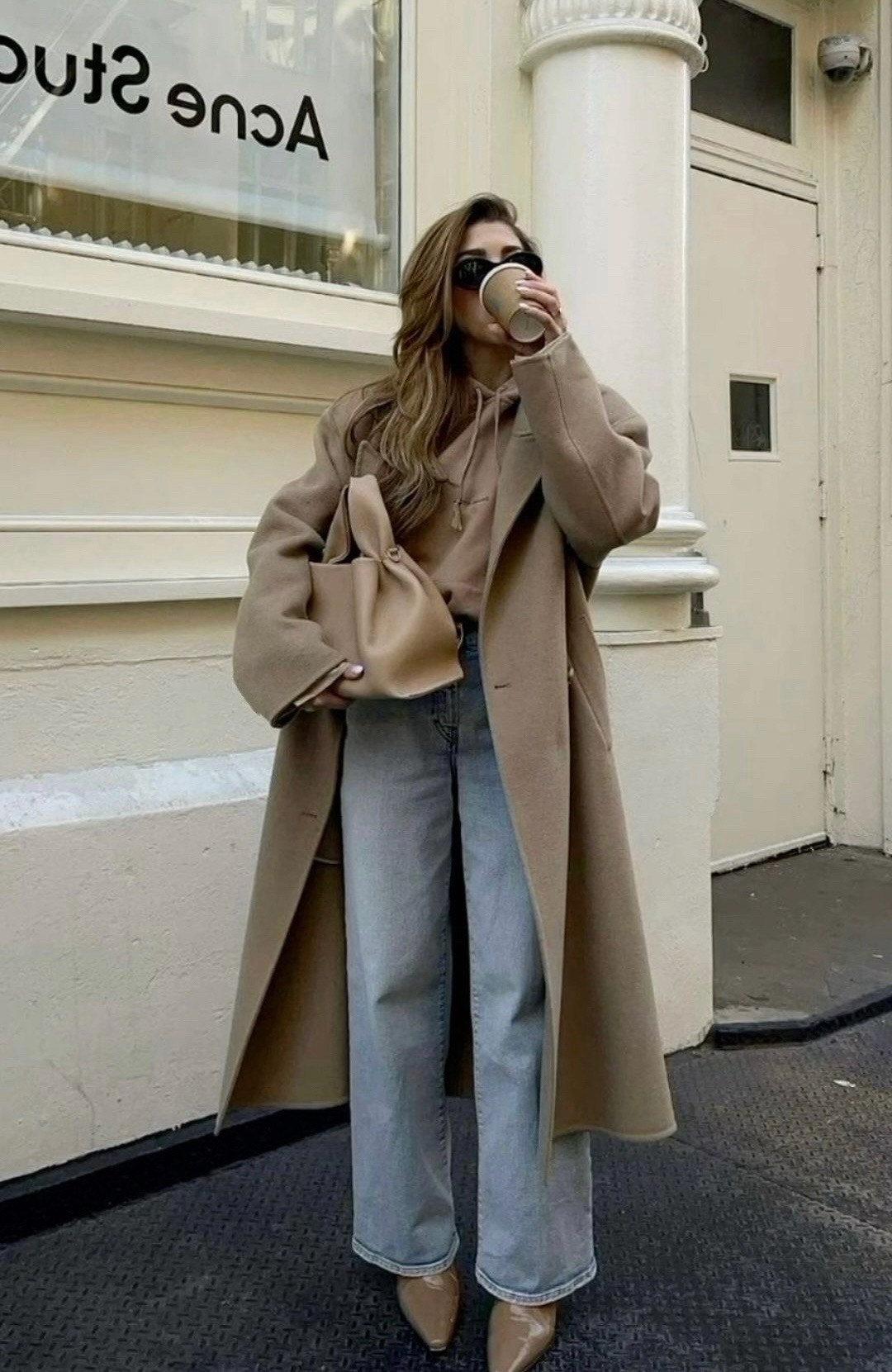 стильное пальто,белое пальто оверсайз,пальто модное,пальто оверсайз,образы с пальто