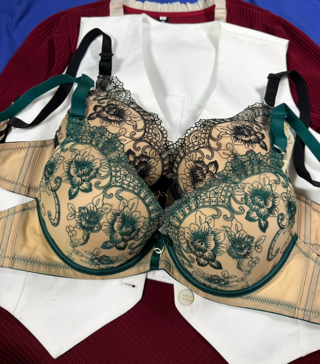 бюстгальтер,бюстгальтер бежевый,бюстгальтер комплект,бюстгальтер для женщин,нижнее белье бюстгальтер