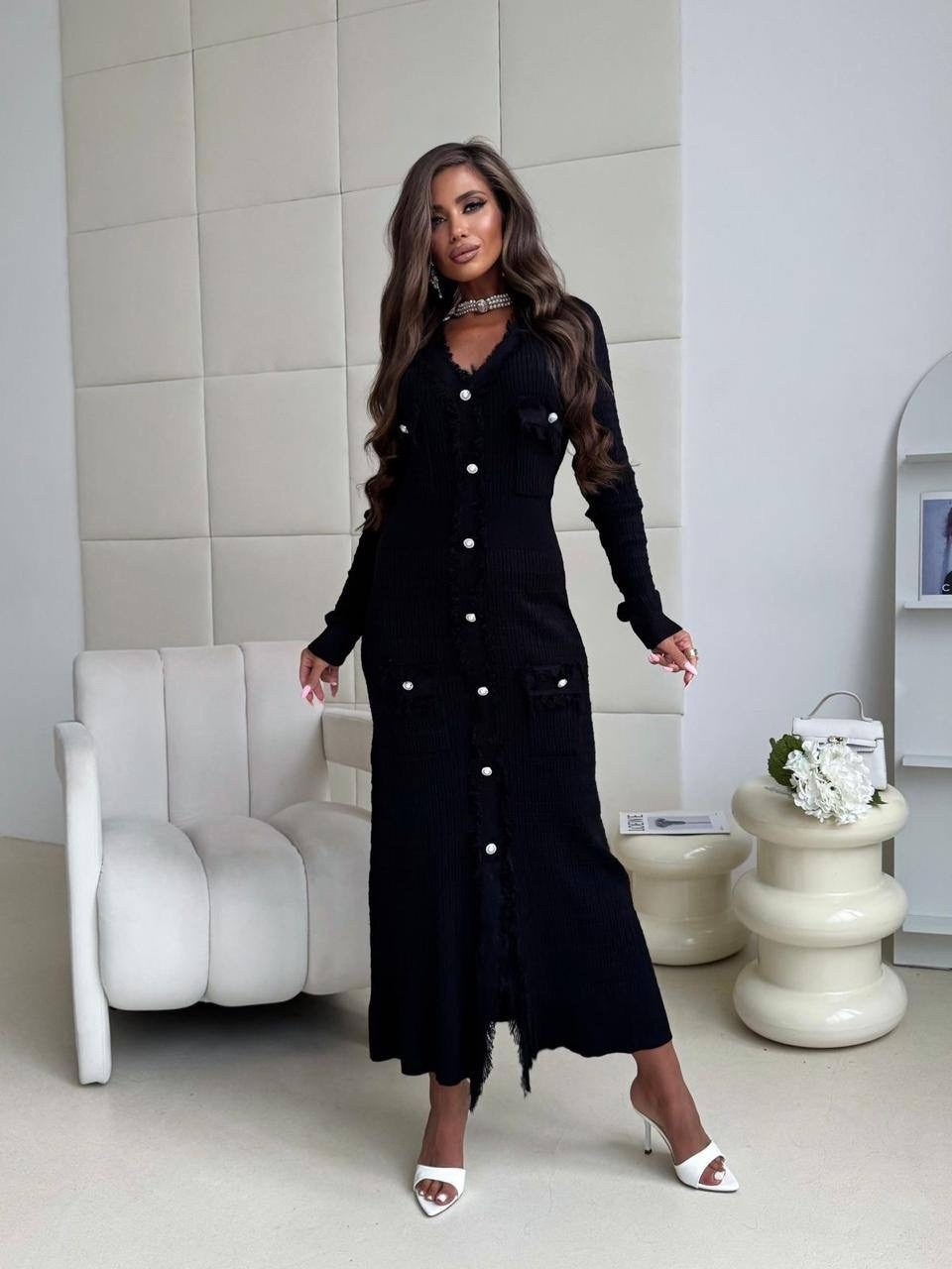 трикотажное платье,платье в стиле,стильное платье,вязаное платье,вырез платья