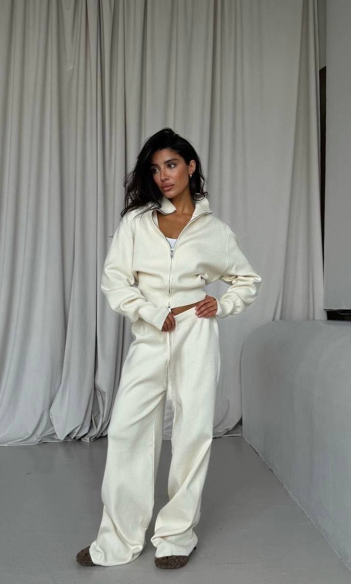 трикотажные костюмы,костюм белый,костюм молочный,повседневный костюм,вязаные костюмы