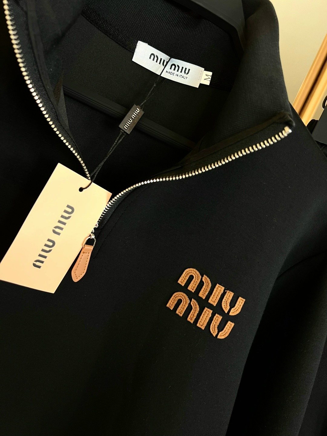 костюмы комплекты,спортивные костюм,костюмы спортивные женский,костюм miu miu женский,костюмы женские