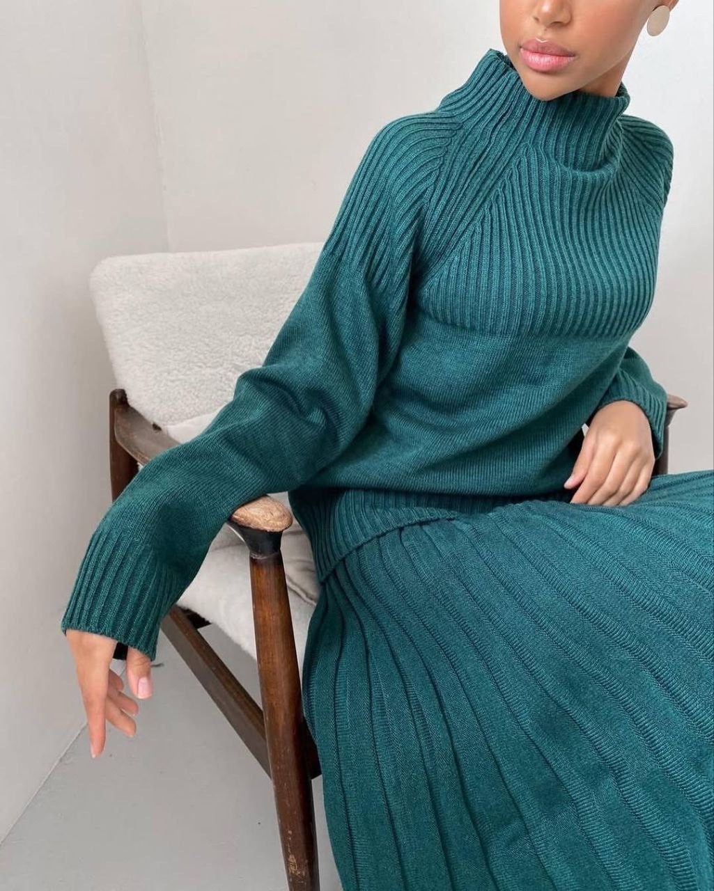 трикотажный костюм с плиссированной юбкой,трикотажный костюм с юбкой плиссе,вязаный костюм с юбкой,костюм с юбкой плиссе,костюм с юбкой плиссе вязаный