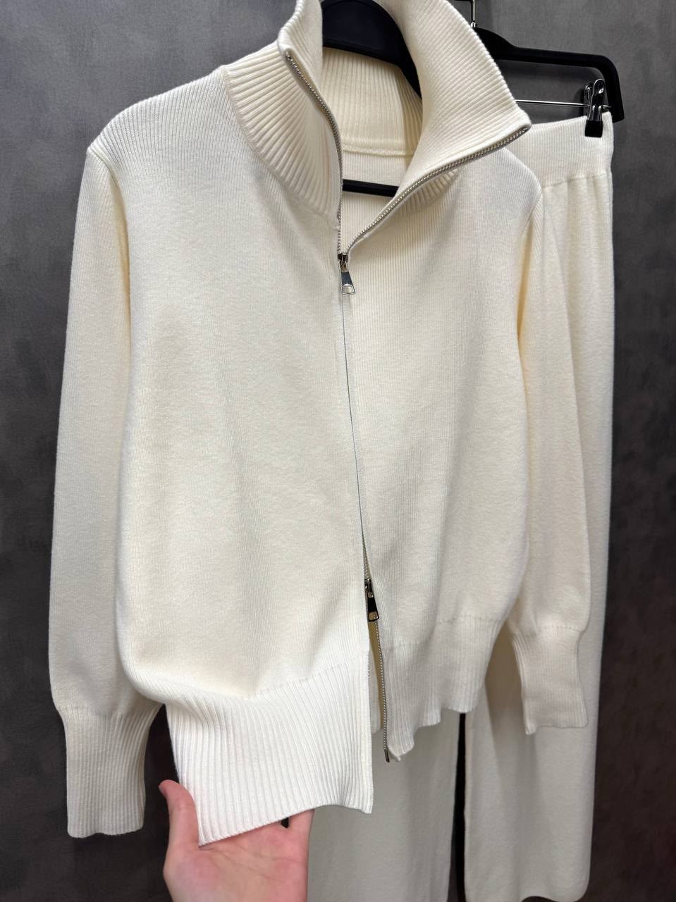 трикотажные костюмы,костюм белый,костюм молочный,повседневный костюм,вязаные костюмы