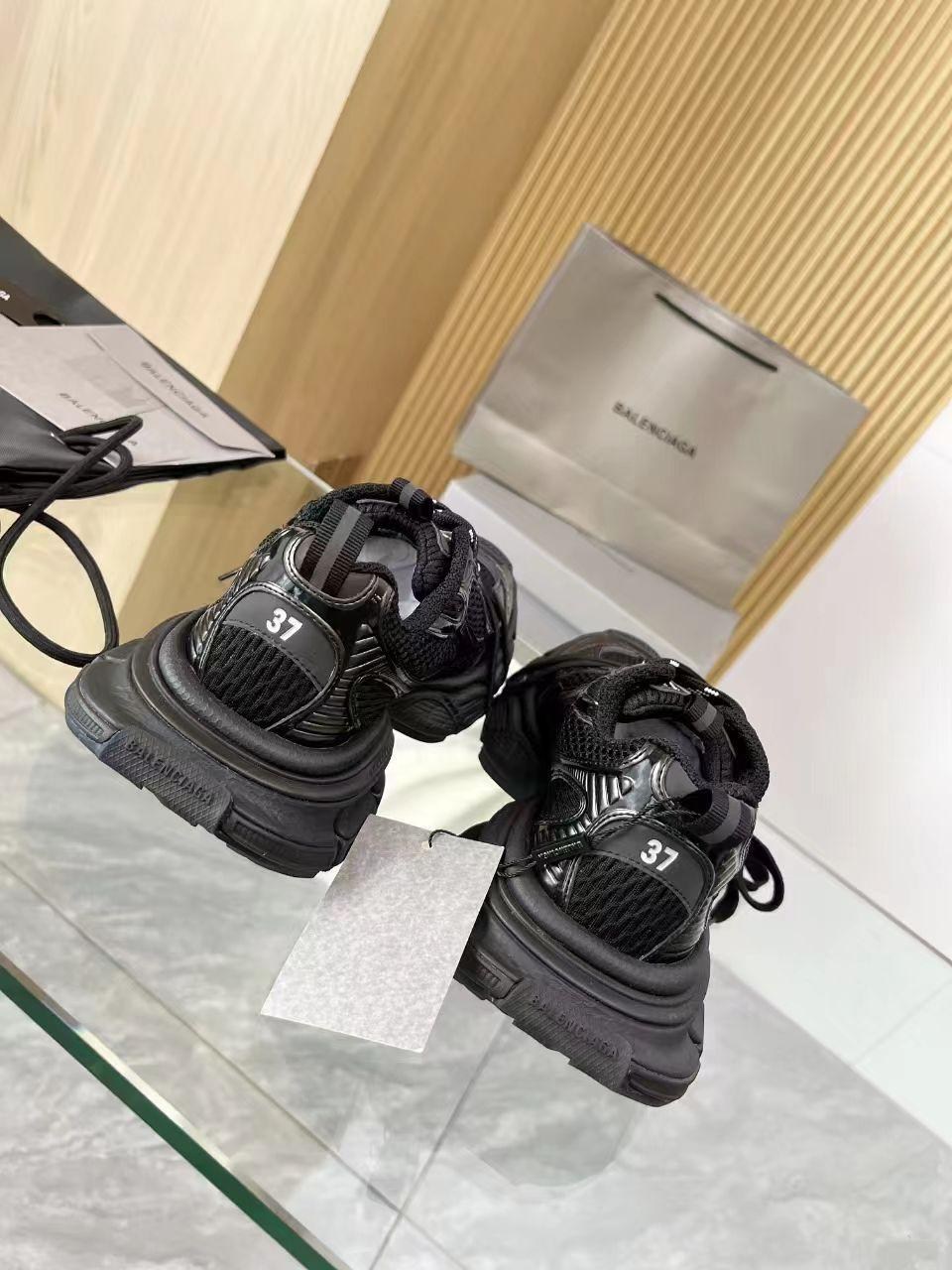 кроссовки баленсиага женские 2025,кроссовки женские balenciaga,balenciaga кроссовки,баленсиага кроссовки 2025,кроссовки баленсиага женские