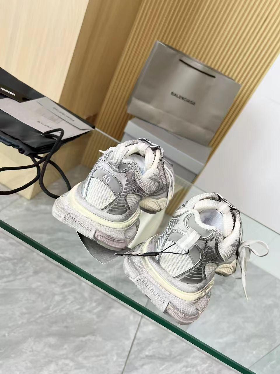 кроссовки баленсиага женские 2025,кроссовки женские balenciaga,balenciaga кроссовки,баленсиага кроссовки 2025,кроссовки баленсиага женские