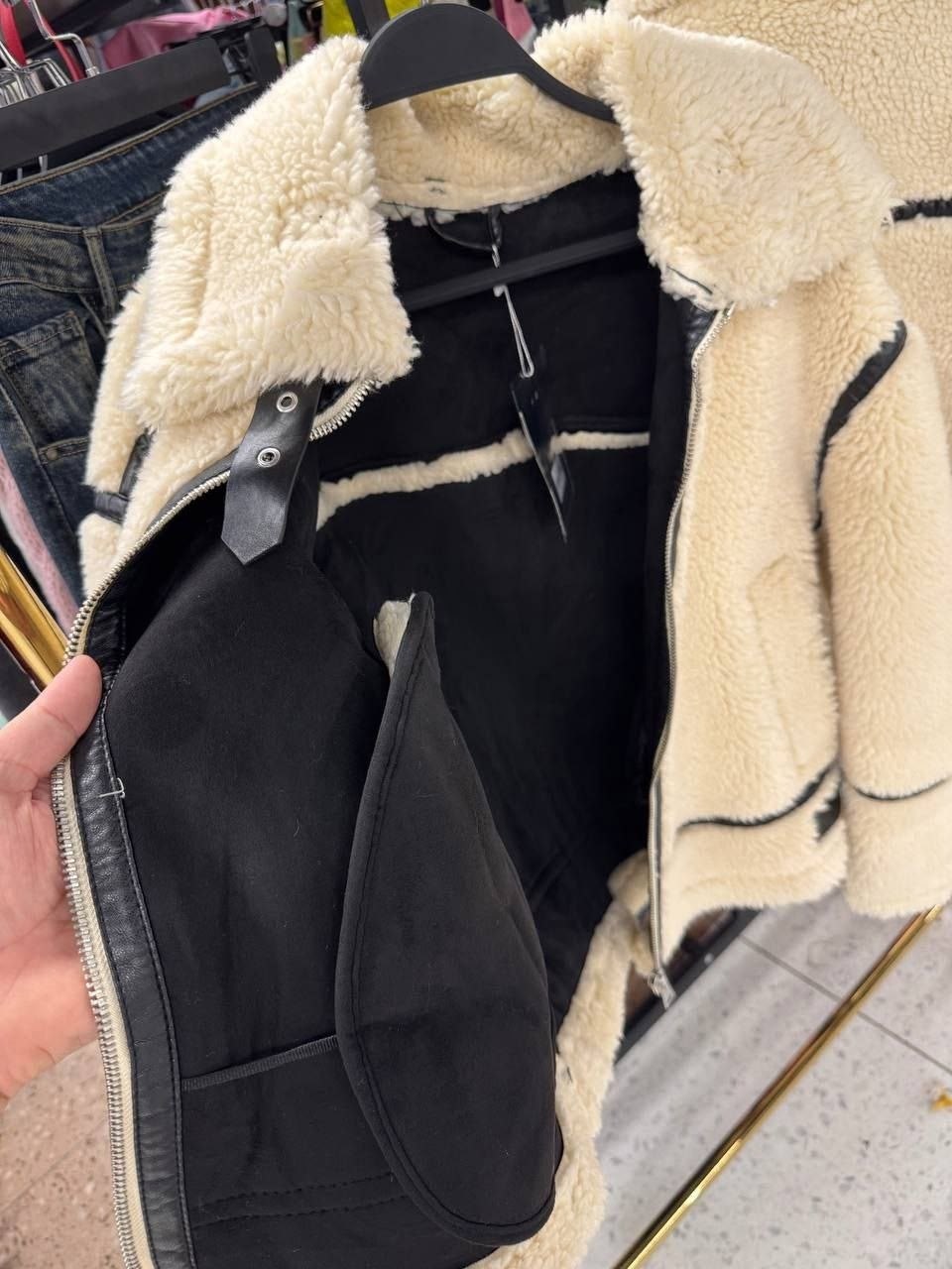 куртка барашек,плюшевая куртка,стильная дубленка,белая куртка,куртка