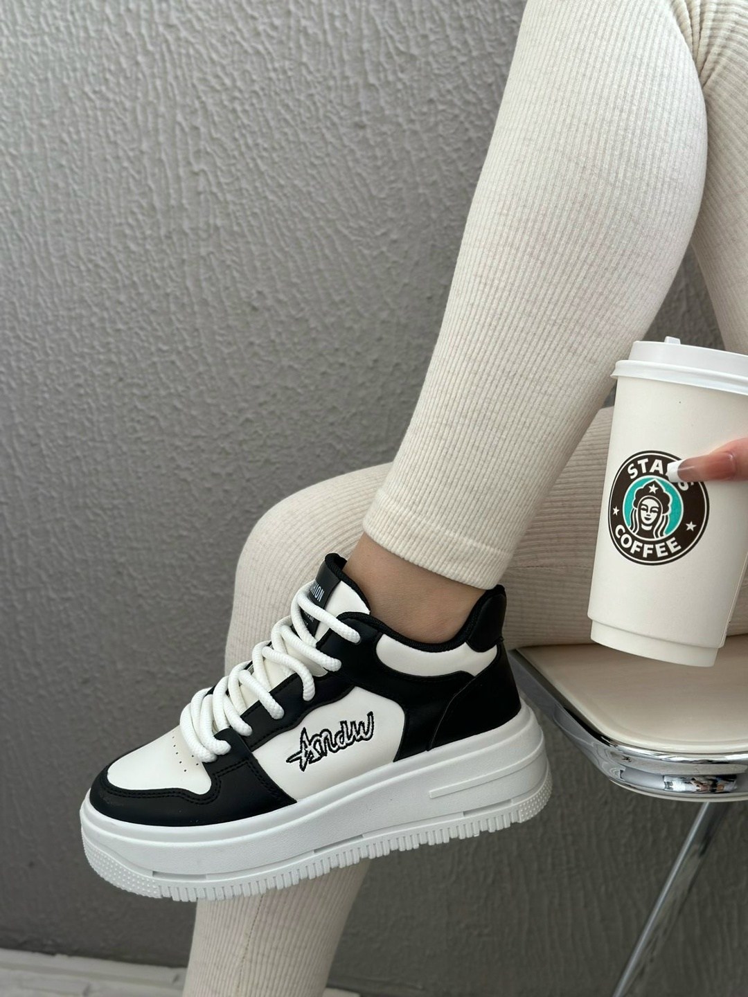 ,кроссовки женскиe, женская,модные кроссовки,кроссовки для женщин