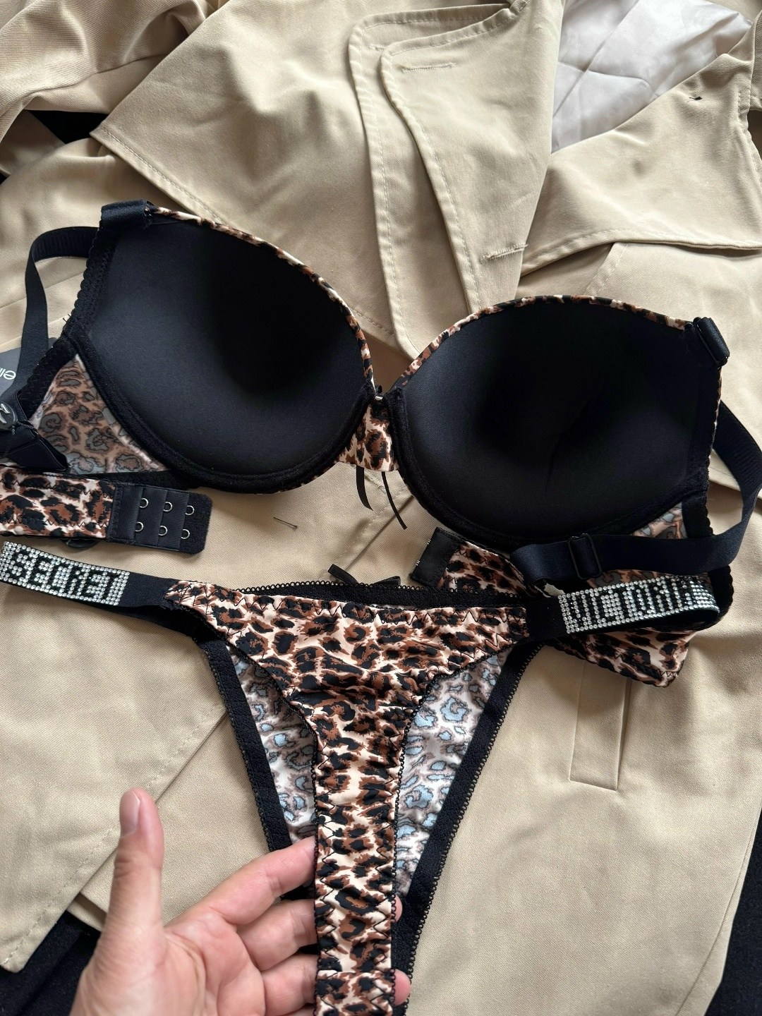 виктория сикрет леопардовый комплект,комплект женского нижнего белья,комплект нижнего белья,леопардовый комплект нижнего белья,комплект белья женский