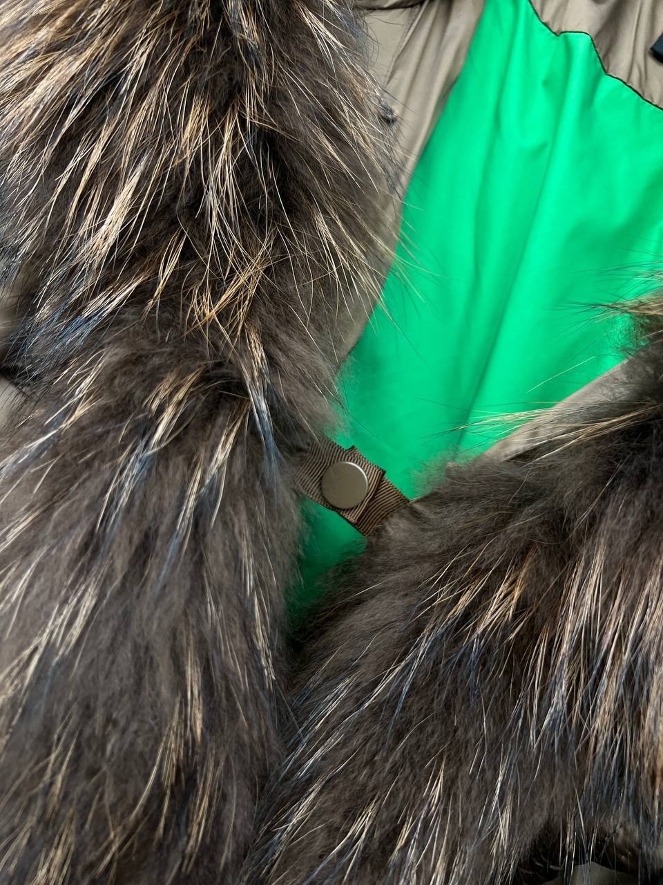 женские пуховики,пуховик с меховым воротником,женский пуховик с меховым воротником,женский пуховик с воротником из натурального меха,пуховики с мехом