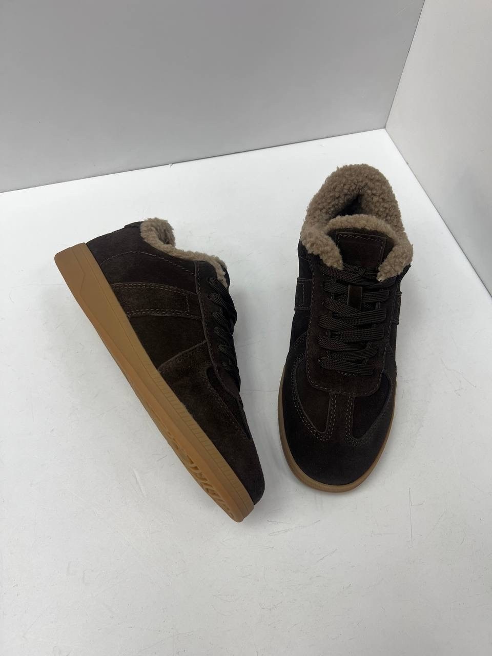 ,замшевые кроссовки,замшевые кеды,открытые кроссовки,брендовые кроссовки