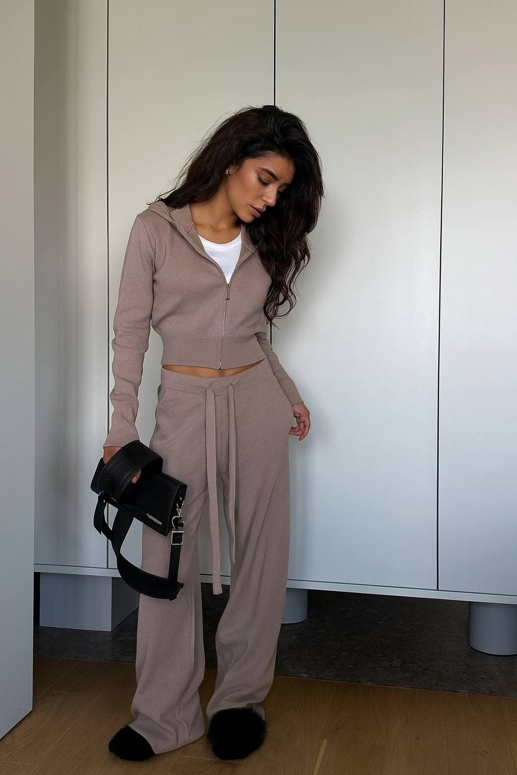 костюмы брючные,трикотажные костюмы,вязаные костюмы,костюм женский серый,костюм с брюками и кофтой