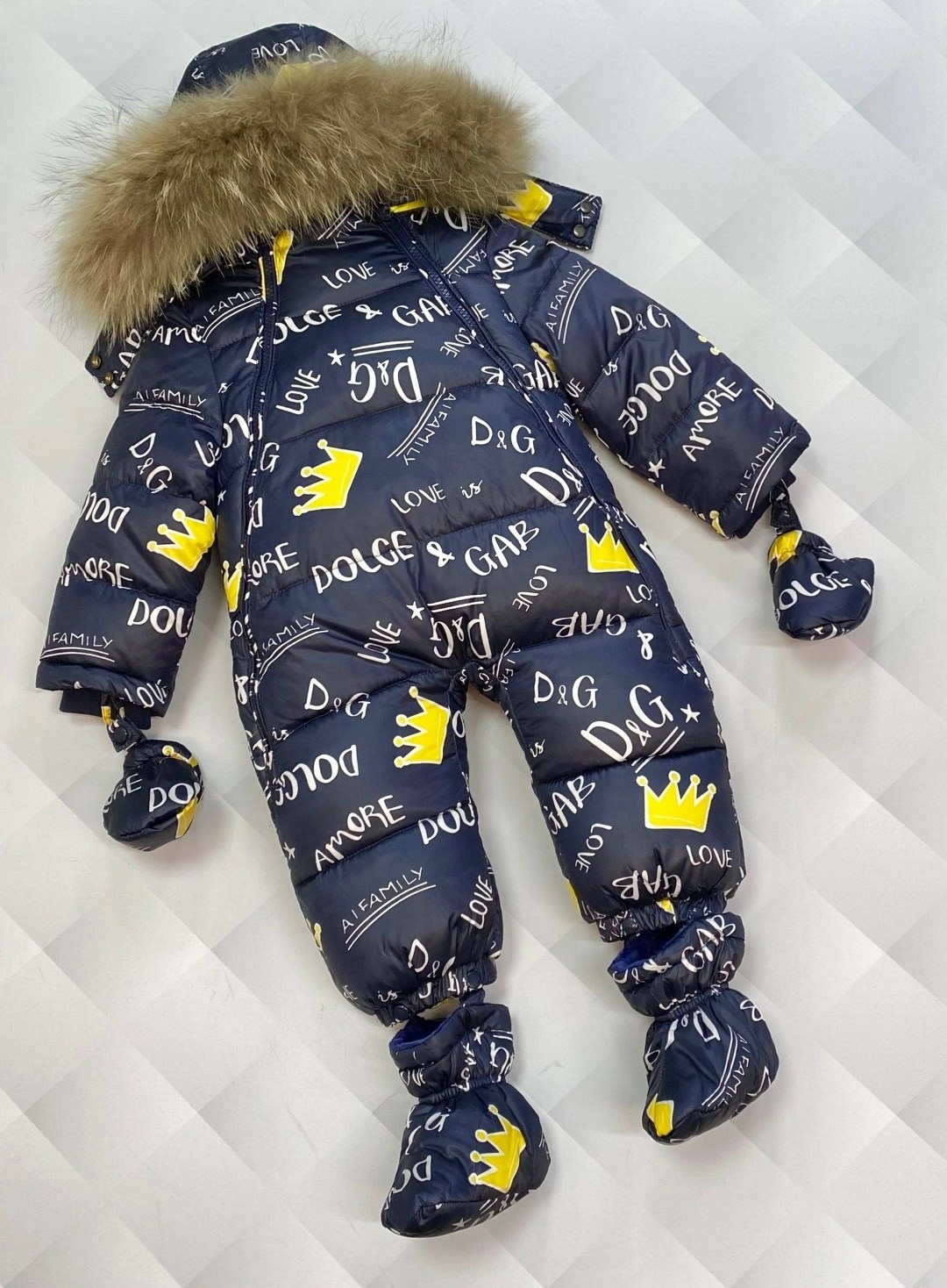 зимний комбинезон монклер,зимний комбинезон moncler,детский комбинезон монклер розовый,комбезы монклер детские зимние,комбинезон moncler детский жемчужно розовый