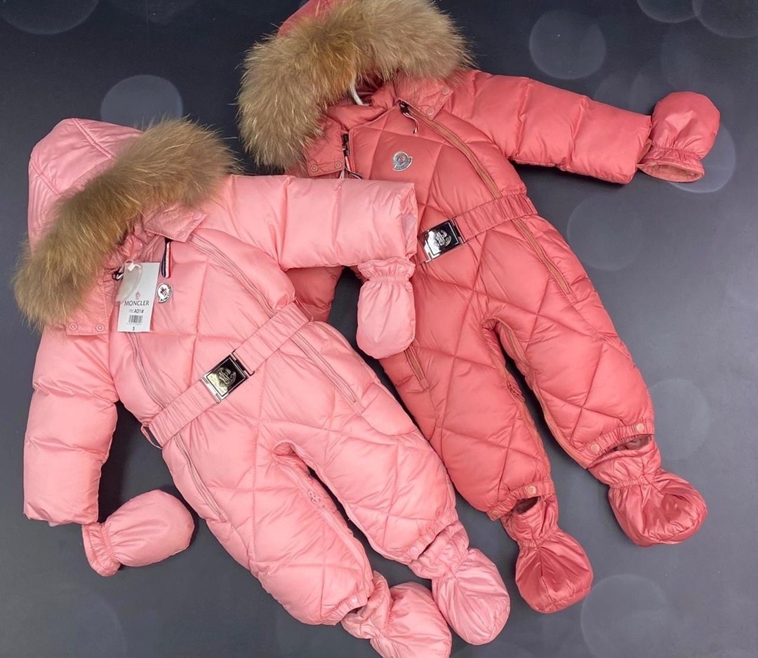 зимний комбинезон монклер,зимний комбинезон moncler,детский комбинезон монклер розовый,комбезы монклер детские зимние,комбинезон moncler детский жемчужно розовый