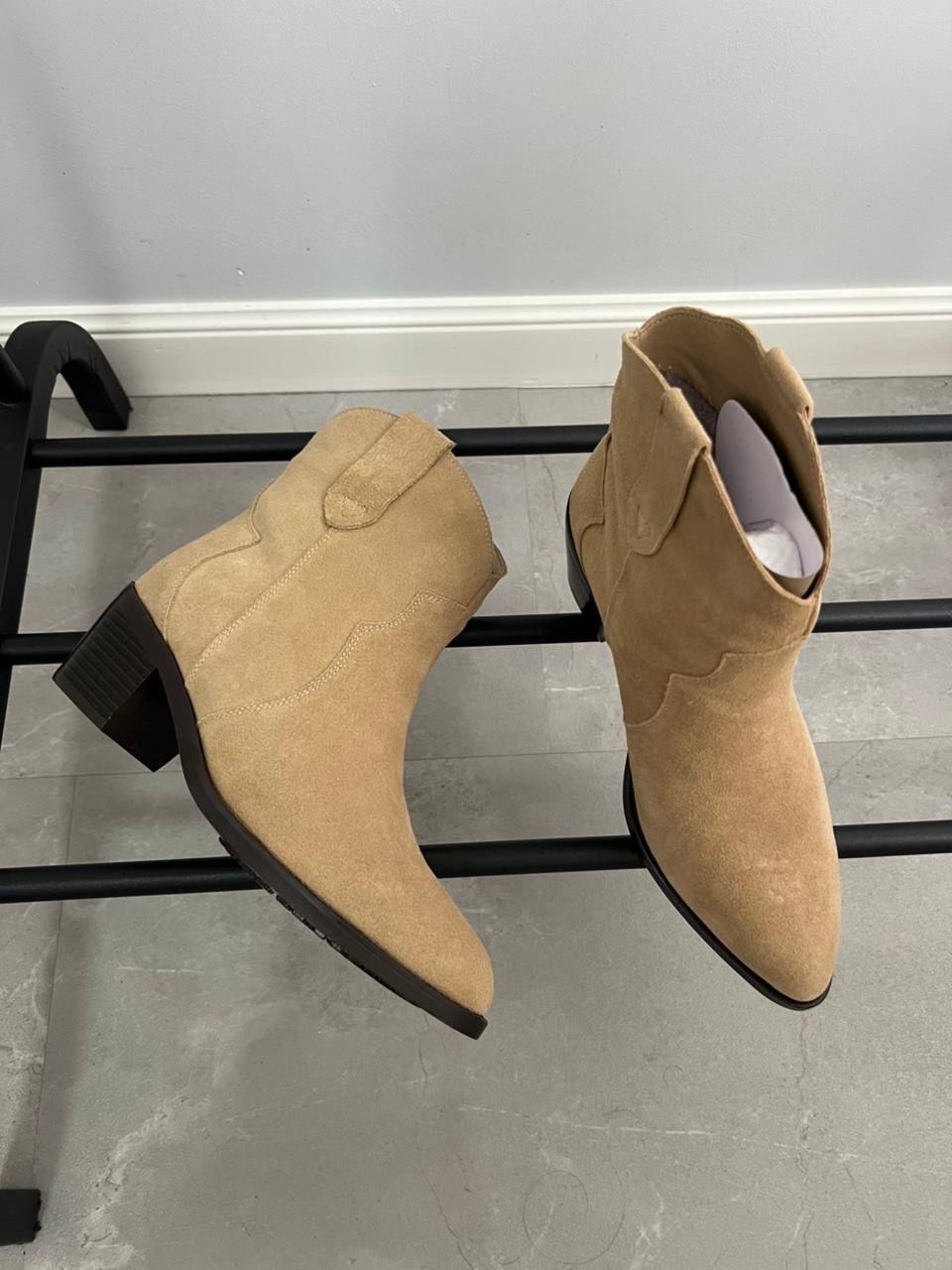бежевые замшевые ботильоны,,замшевые ботинки,замшевые казаки,полусапоги казаки