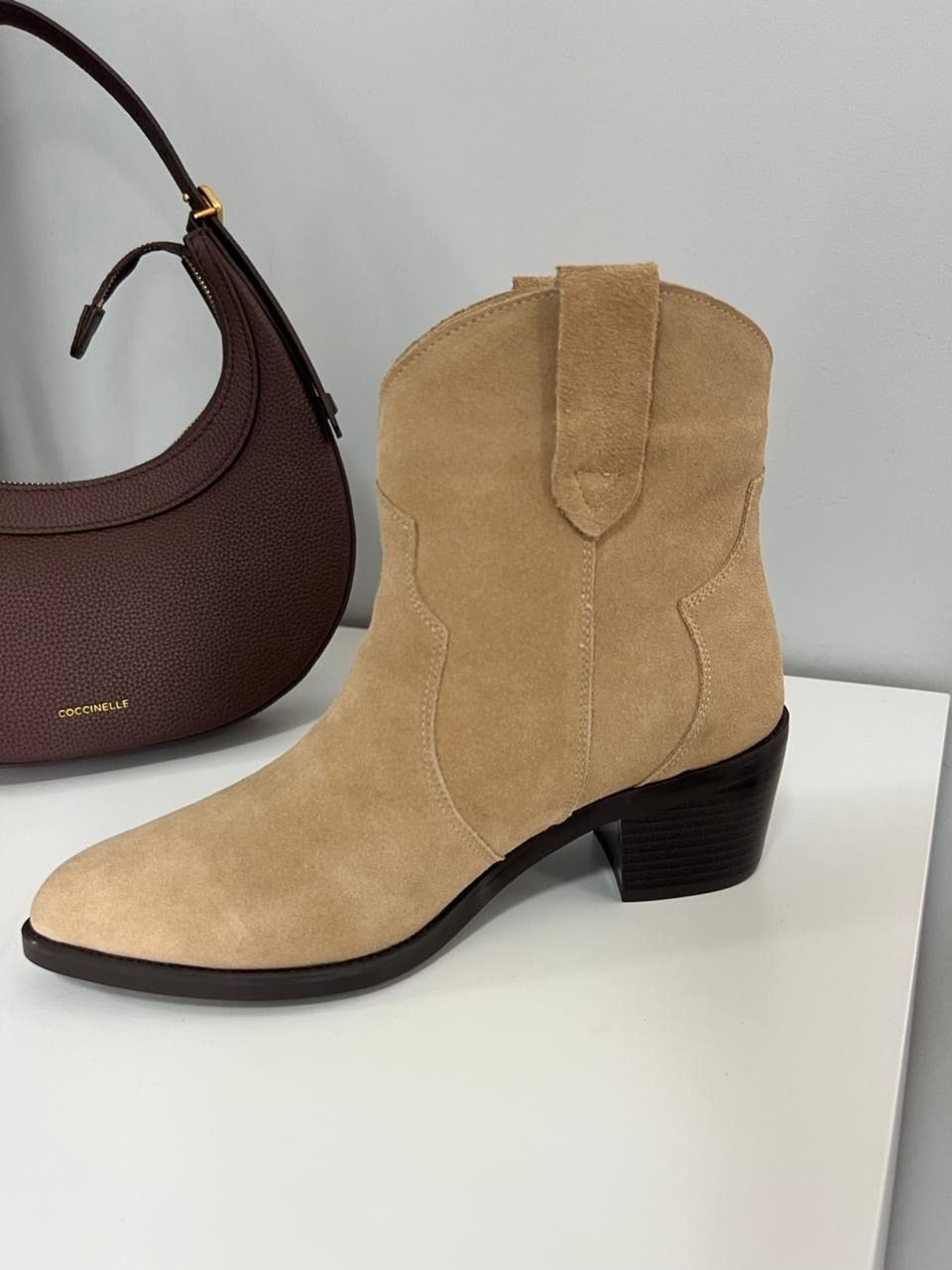 ,замшевые ботильоны,бежевые замшевые ботильоны,замшевые ботинки,казаки женские