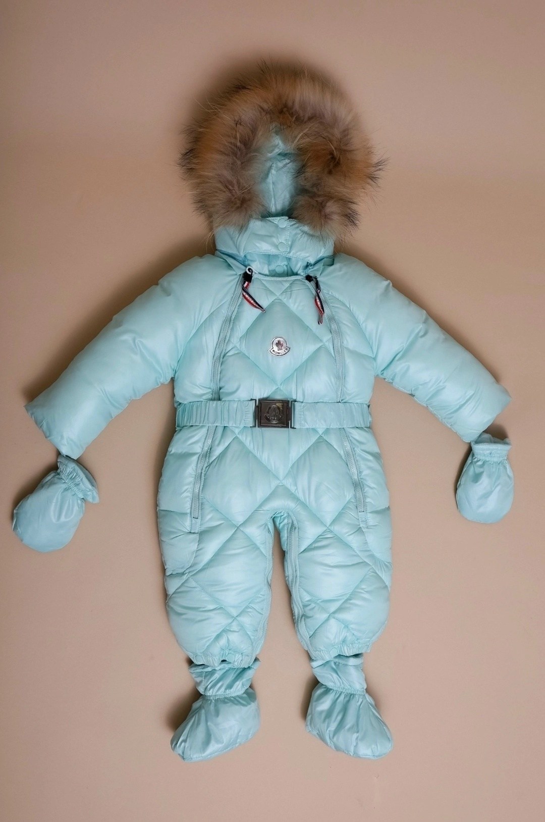 зимний комбинезон монклер,зимний комбинезон moncler,детский комбинезон монклер розовый,комбезы монклер детские зимние,комбинезон moncler детский жемчужно розовый