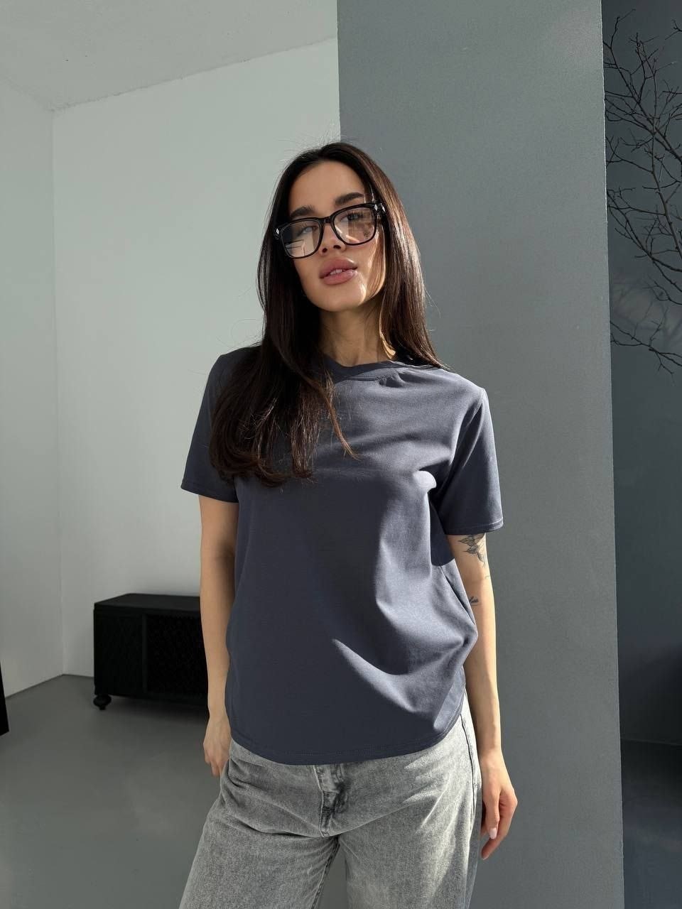 футболка шоколадного цвета женская,футболка женская базовая,женская футболка,коричневая футболка женская,базовая футболка