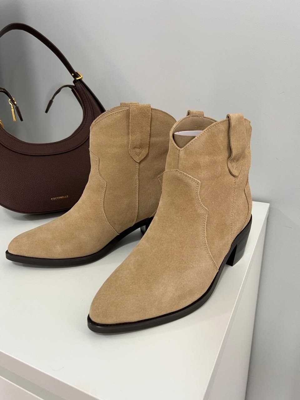 ,замшевые ботильоны,бежевые замшевые ботильоны,замшевые ботинки,казаки женские