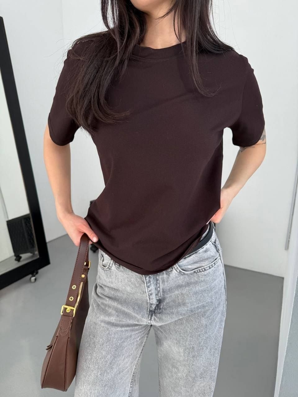 футболка шоколадного цвета женская,футболка женская базовая,женская футболка,коричневая футболка женская,базовая футболка