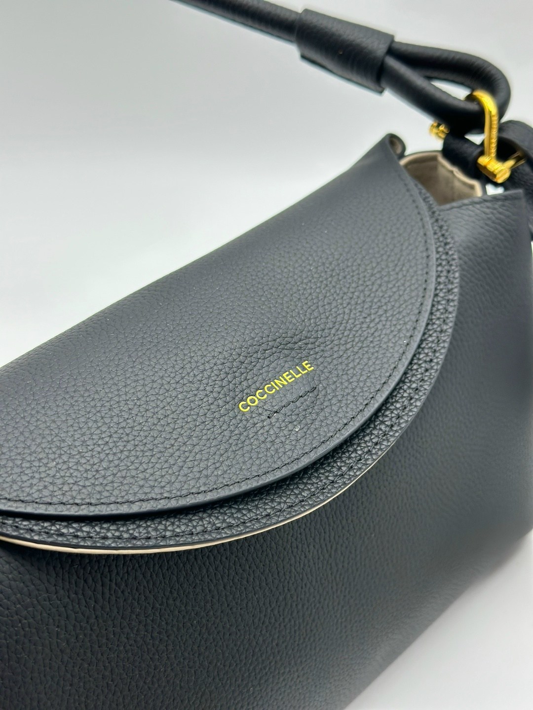 сумки женская,сумка,coccinelle сумка,женская сумка coccinelle,женская брендовая сумка