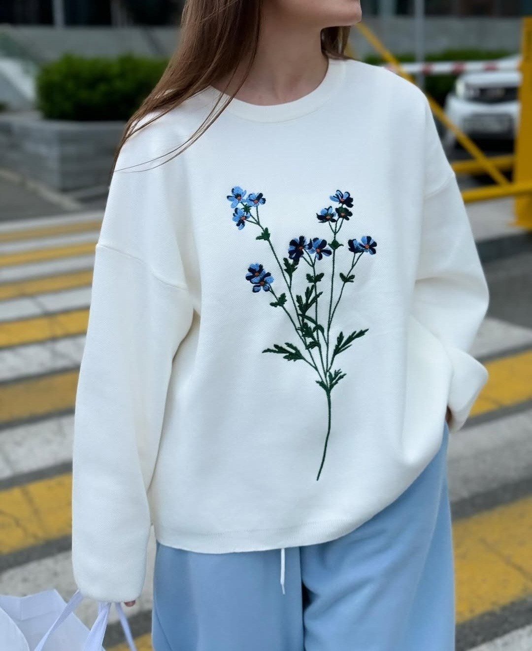 свитшот стиль,свитшот женская,голубой свитшот,повседневный свитшот,стильный свитшот