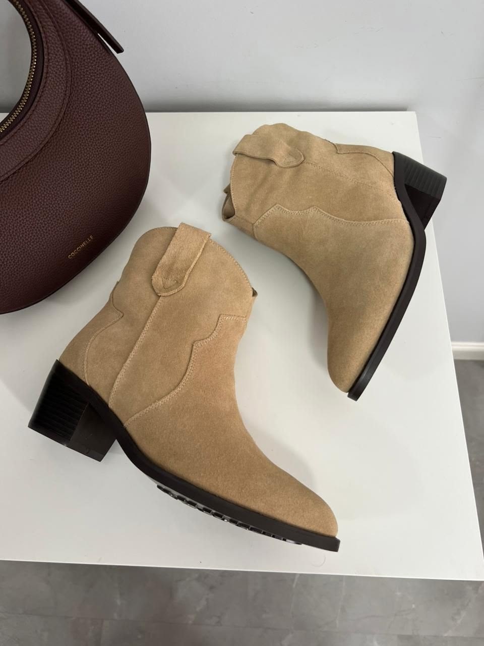,замшевые ботильоны,бежевые замшевые ботильоны,замшевые ботинки,казаки женские