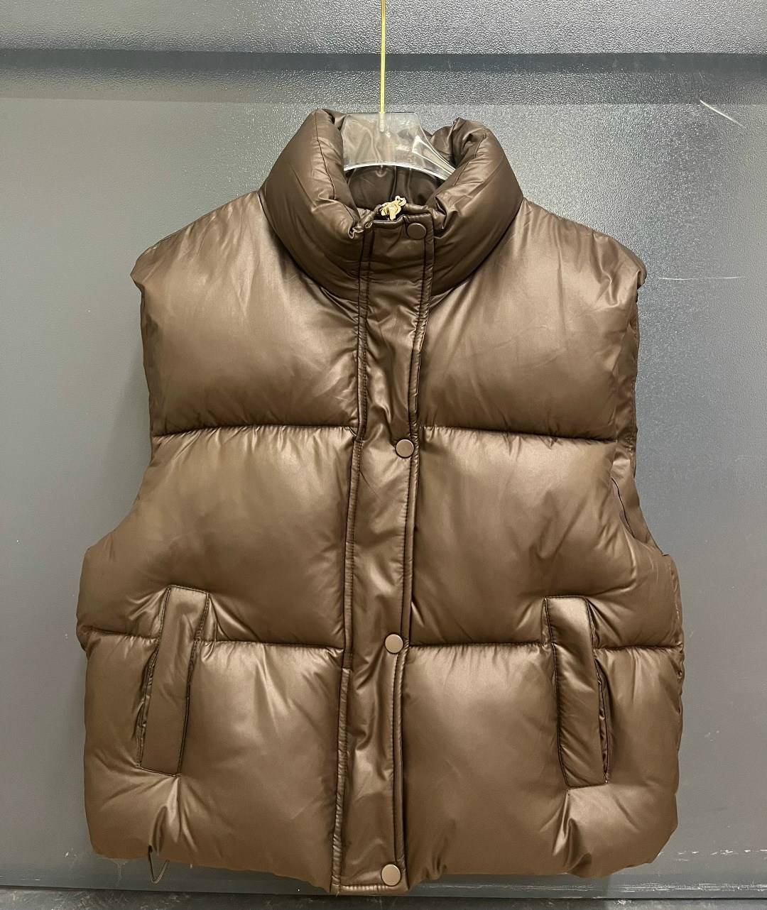 куртка стильная,стильная жилетка,женские жилеты,жилетки женские,теплый жилет