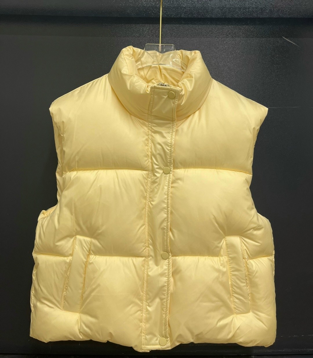 куртка стильная,стильная жилетка,женские жилеты,жилетки женские,теплый жилет