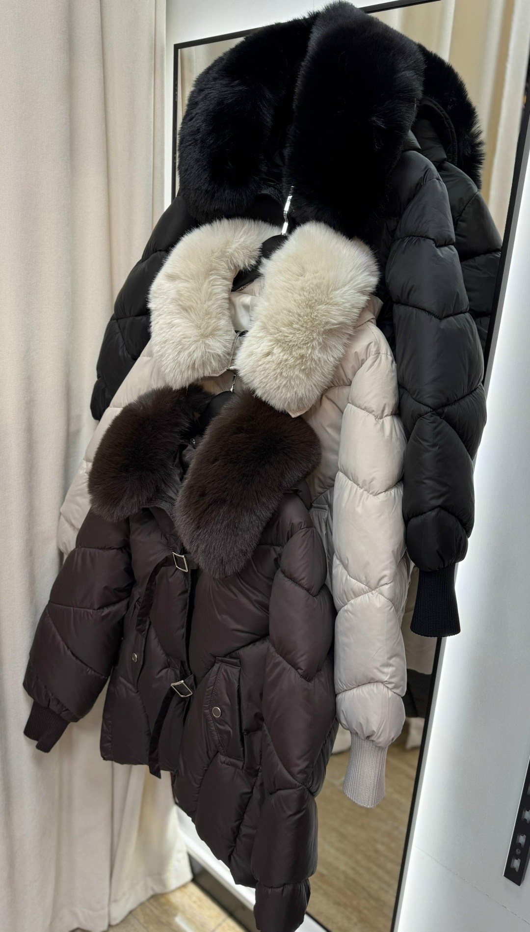 короткий пуховик,зимние женские куртки,пуховик с меховым воротником,куртка пуховик,куртка меховая