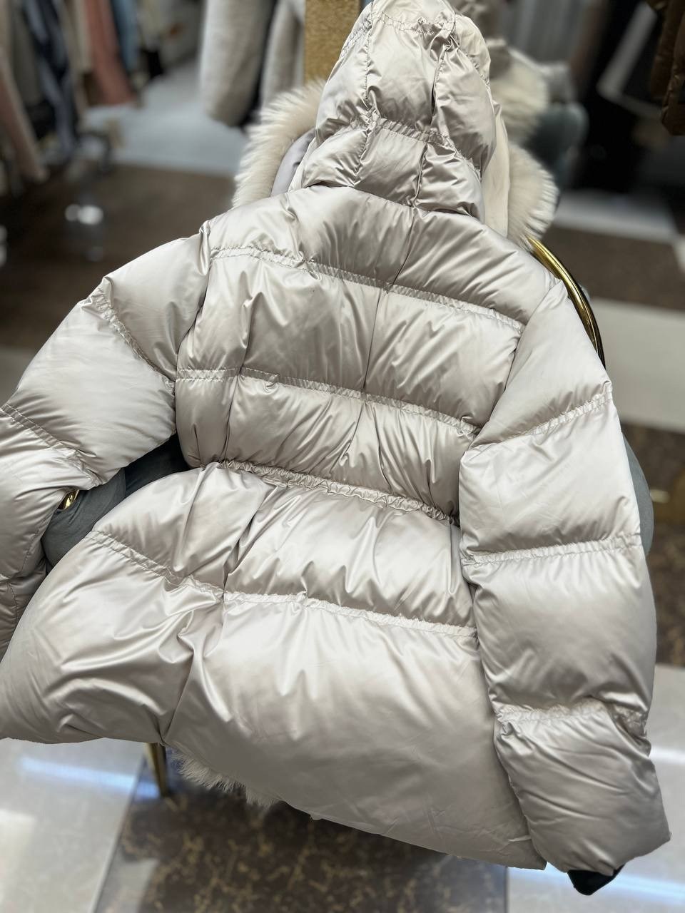 женские пуховики,пуховик с меховым воротником,женский пуховик с меховым воротником,женский пуховик с воротником из натурального меха,пуховики с мехом