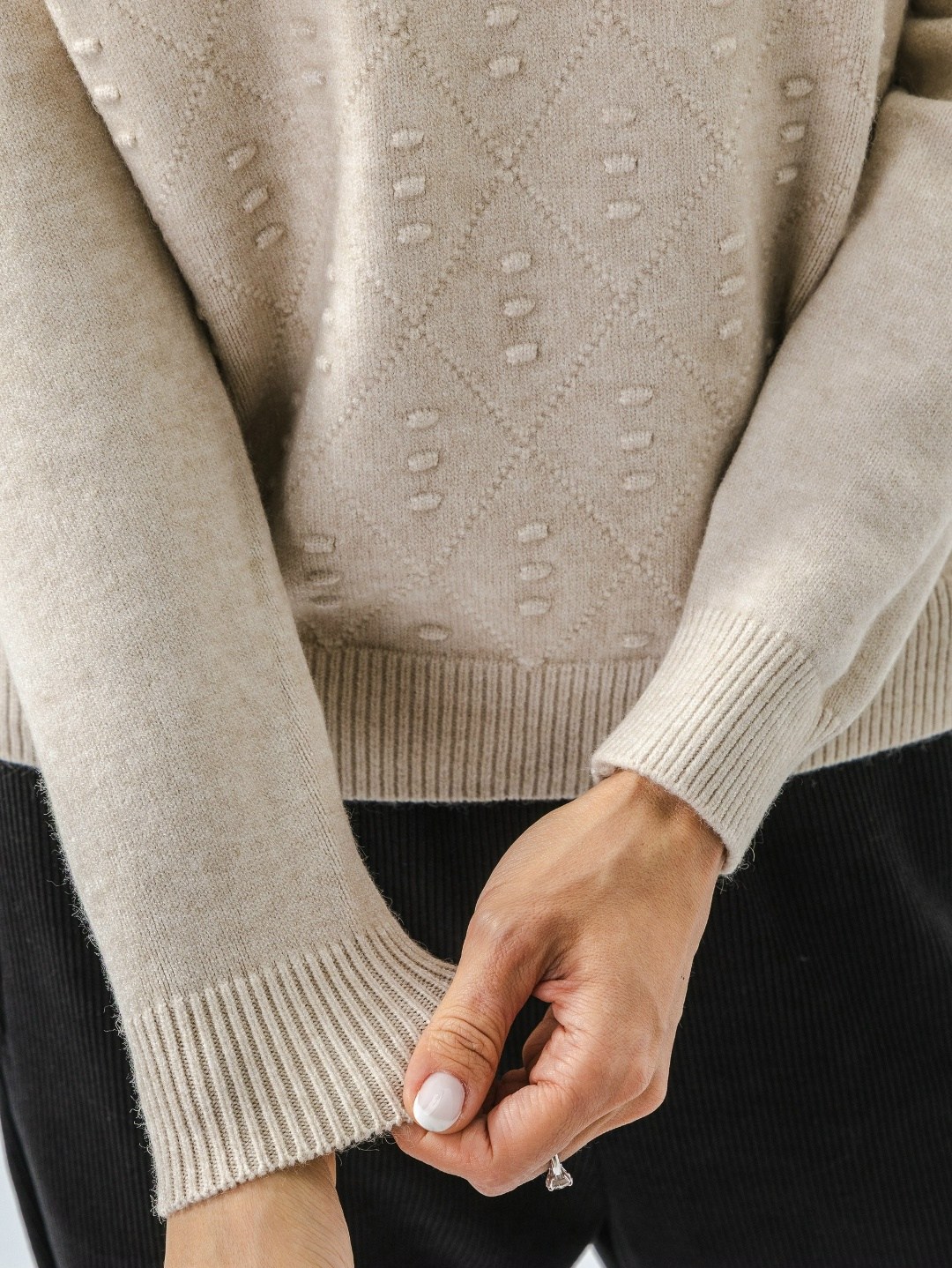 бежевый джемпер,джемпер,вязаный джемпер женский,джемпер молочный,женский джемпер бежевый