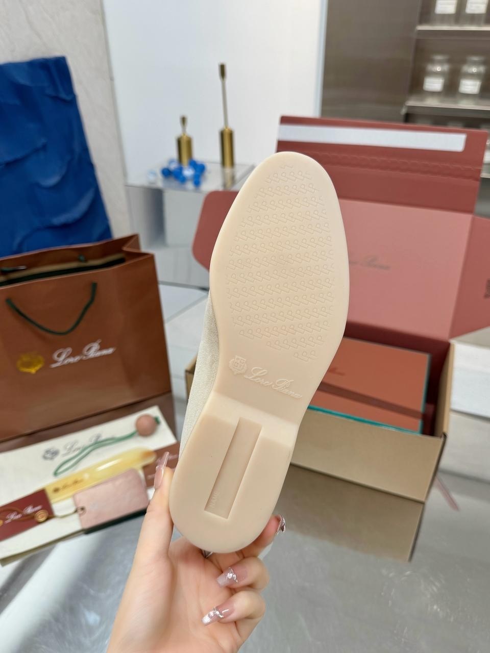 ,лоферы loro piana,лоферы из натуральной замши loro piana,лоферы мужские loro piana,ботинки лоро пиано