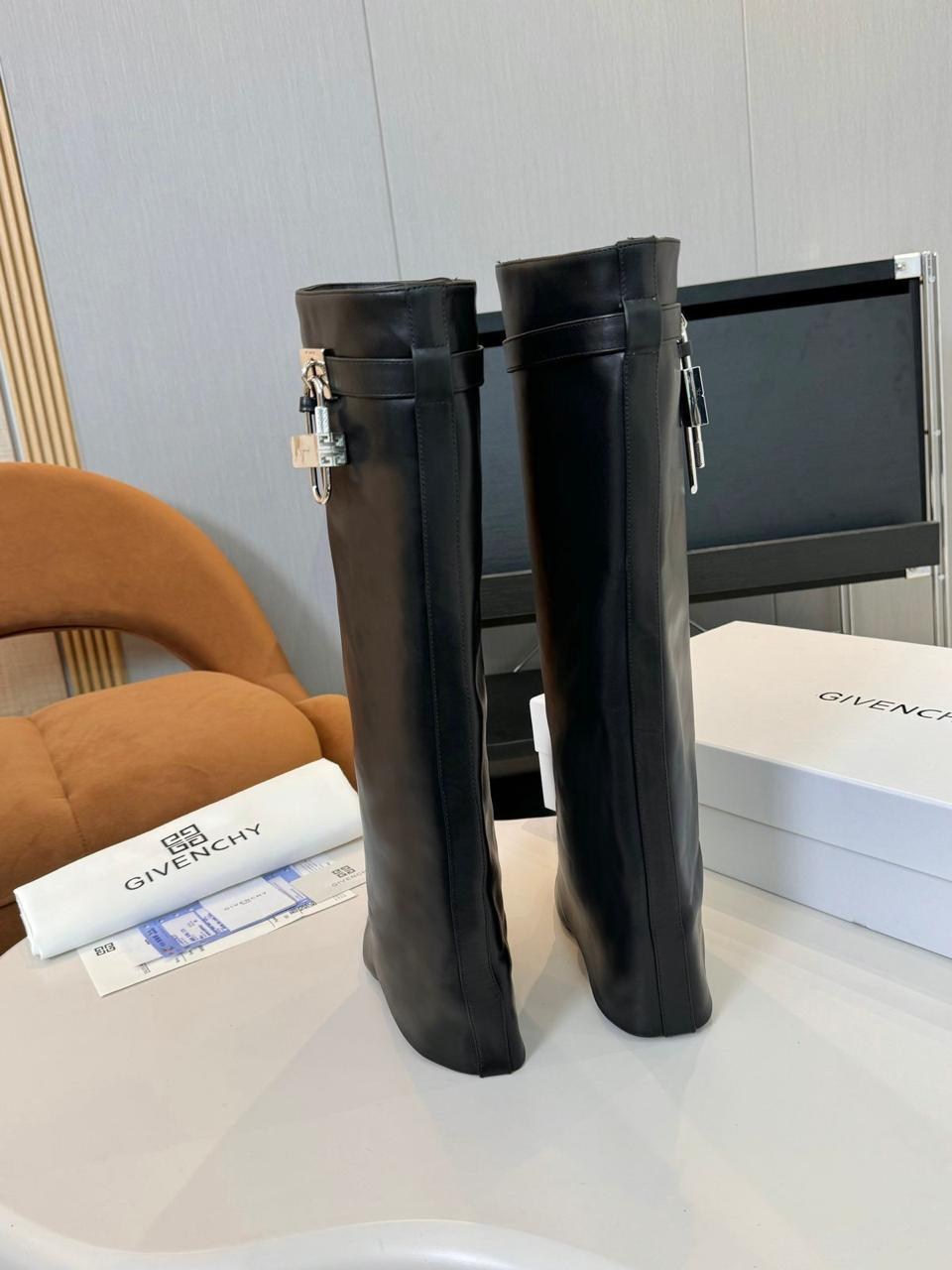 женские сапоги,,сапоги на шпильках,кожаные женские сапоги,сапоги трубы