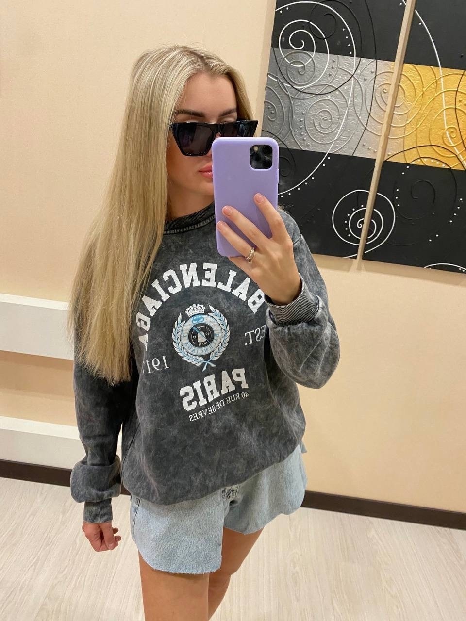 серый свитшот,свитшот и толстовка,стильный свитшот,свитшот оверсайз,свитшот с принтом