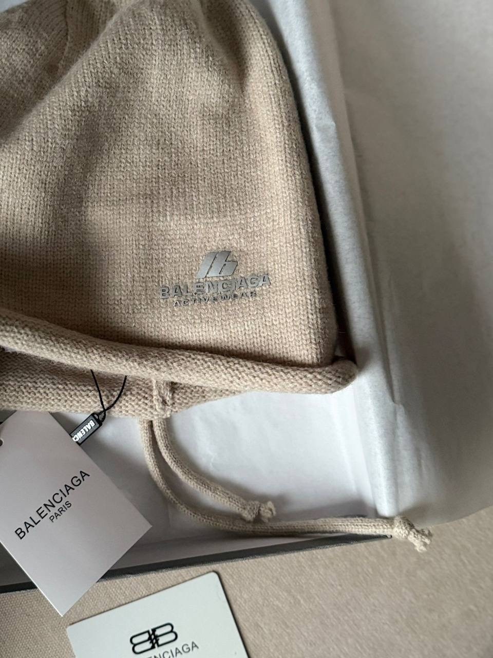 шапка balenciaga,шапка бини,баленсиага оверсайз,брендовые шапки,модная шапка