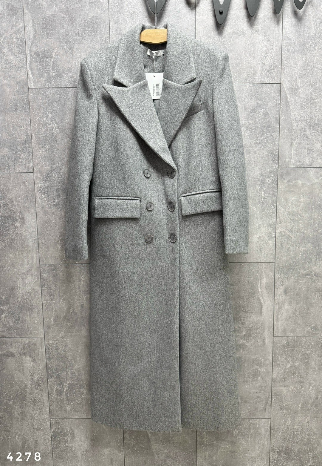 образ с серым пальто,серое пальто,стильное пальто,модное пальто,шарф к светло серому пальто