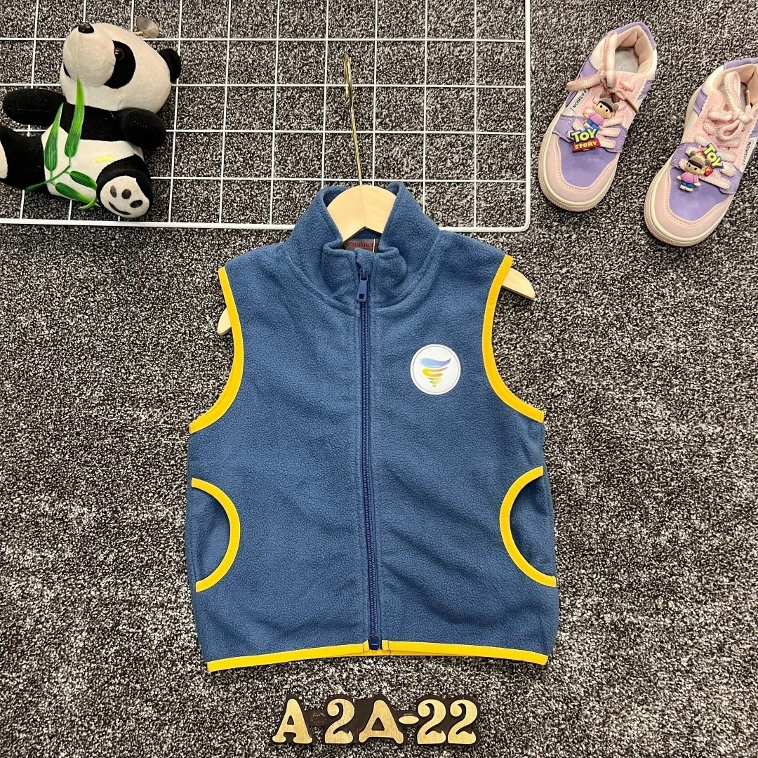 жилет детский,флисовая жилетка для девочки,жилет для малыша,безрукавка детская из флиса,жилет флисовый детский