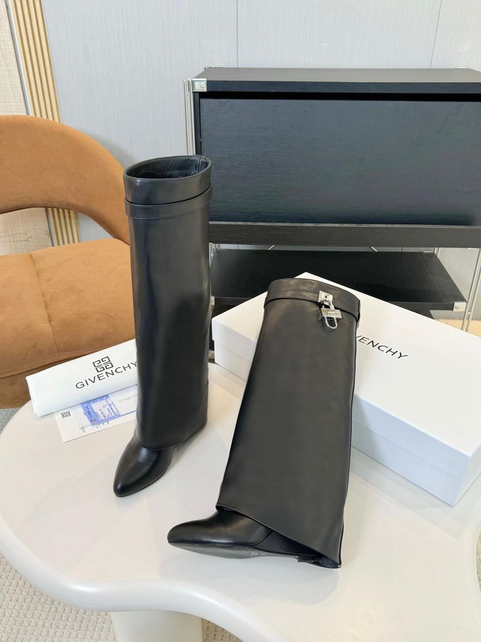 женские сапоги,,сапоги на шпильках,кожаные женские сапоги,сапоги трубы