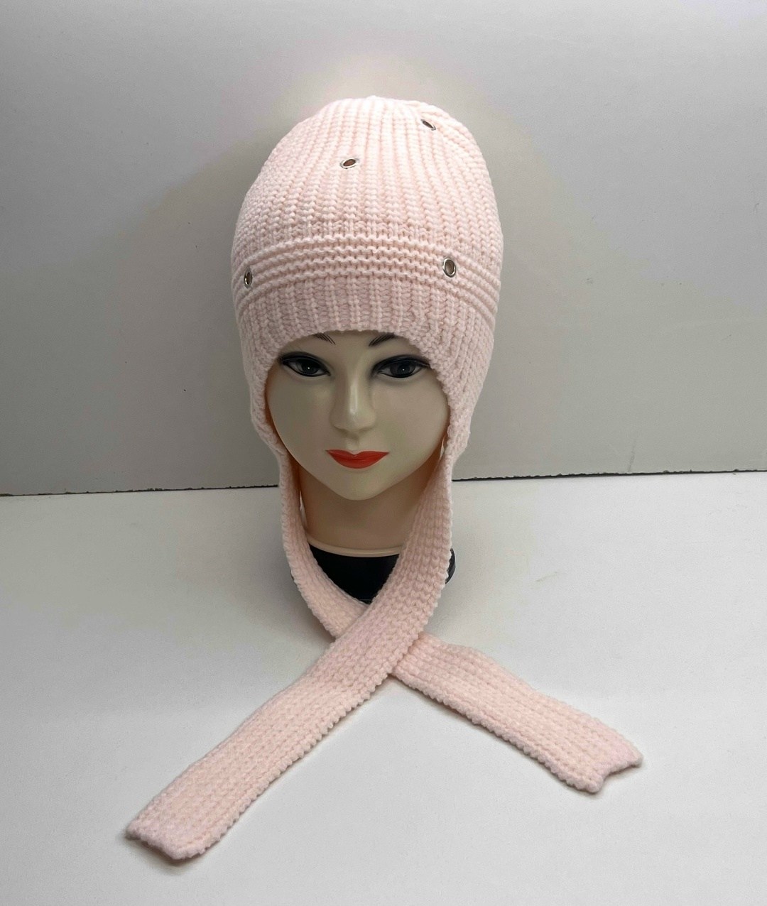 шапка женская,вязаная шапка женская,шапка для девочек,шапка женская на флисе,шапка с завязками зимняя