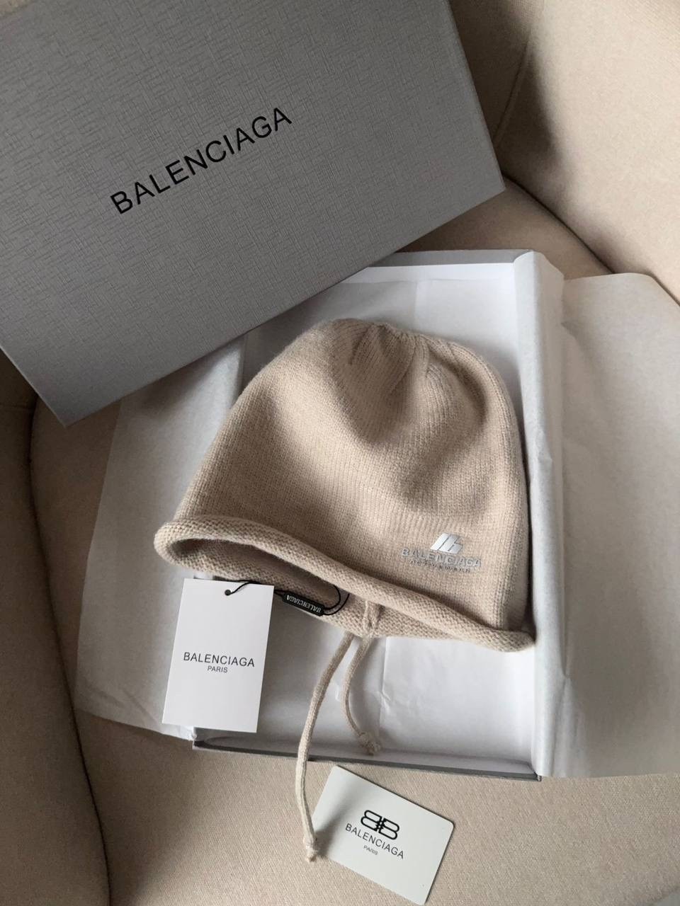 шапка balenciaga,шапка бини,баленсиага оверсайз,брендовые шапки,модная шапка