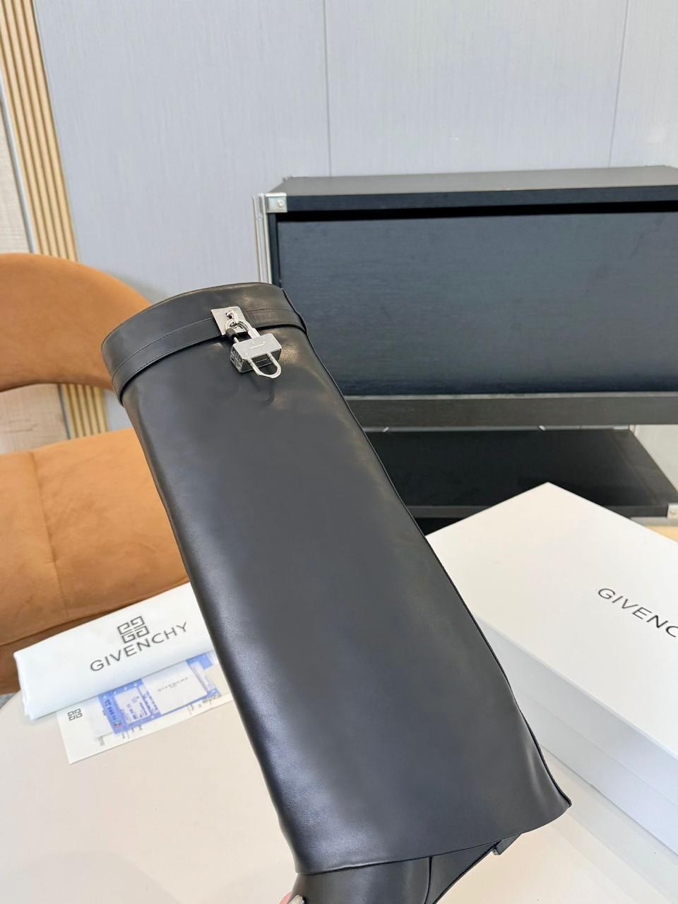 женские сапоги,,сапоги на шпильках,кожаные женские сапоги,сапоги трубы