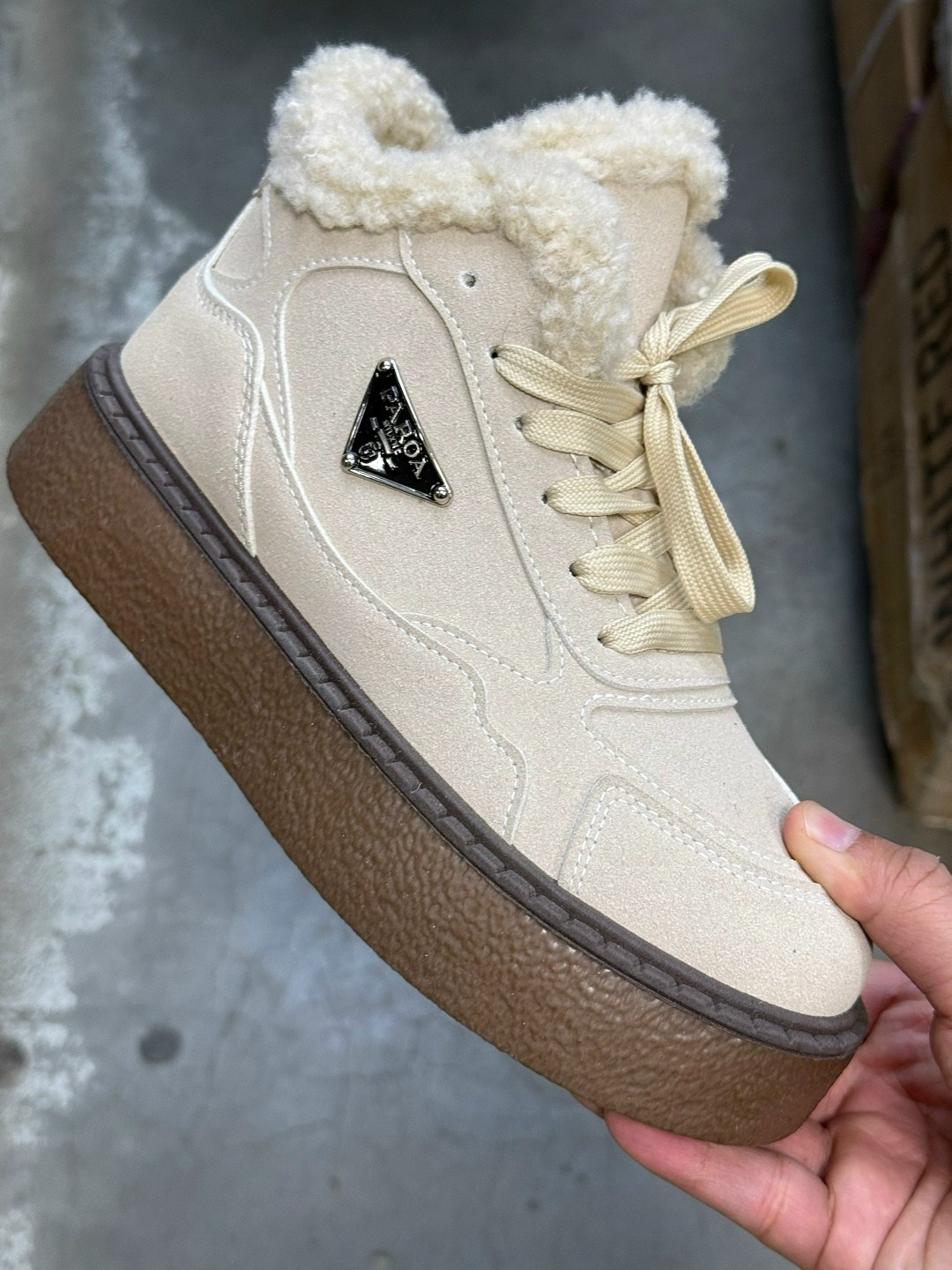 ,кроссовки prada женские,зимние ботинки прада,зимняя женская ,кроссовки зимние с мехам