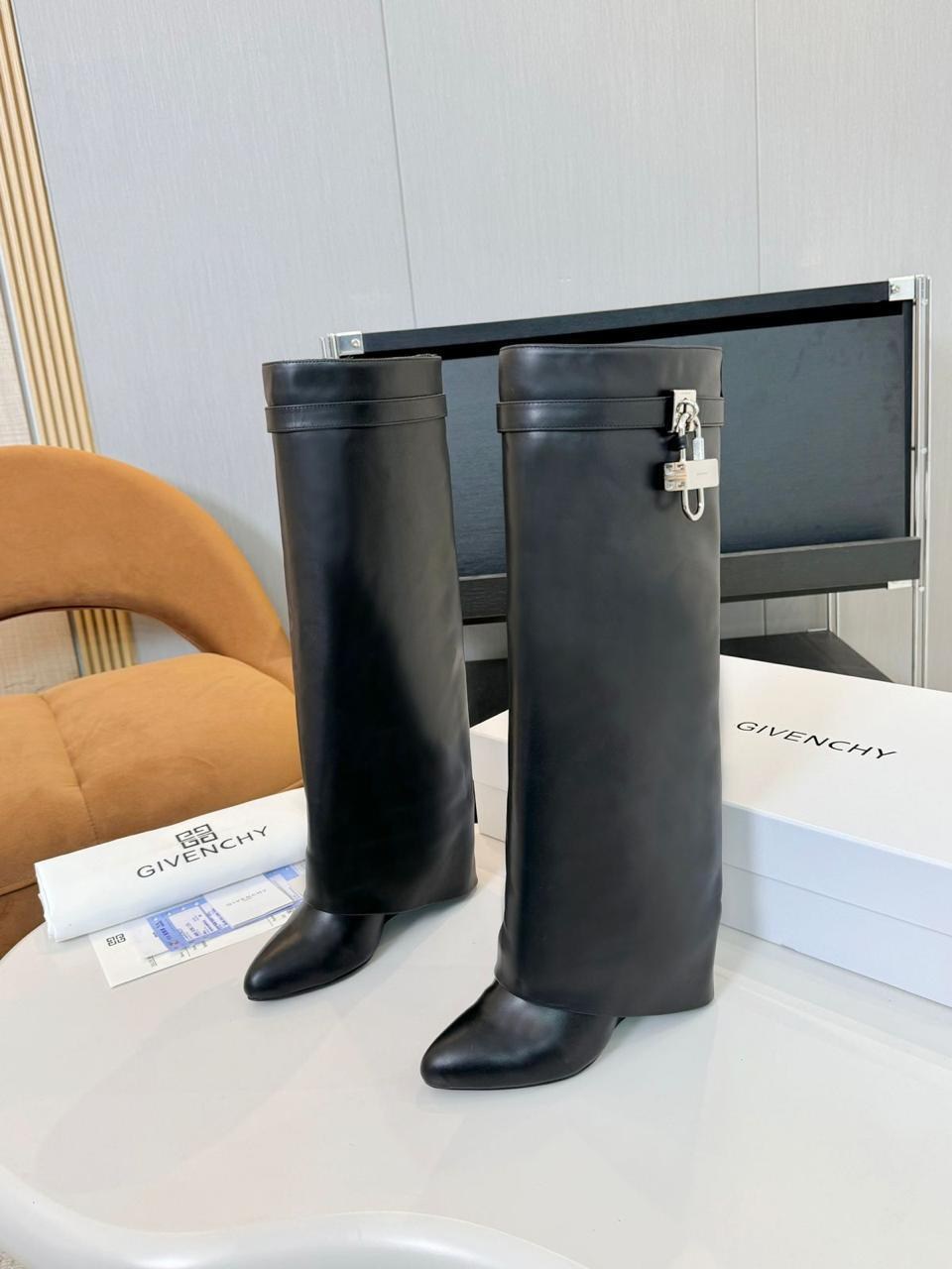 женские сапоги,,сапоги на шпильках,кожаные женские сапоги,сапоги трубы