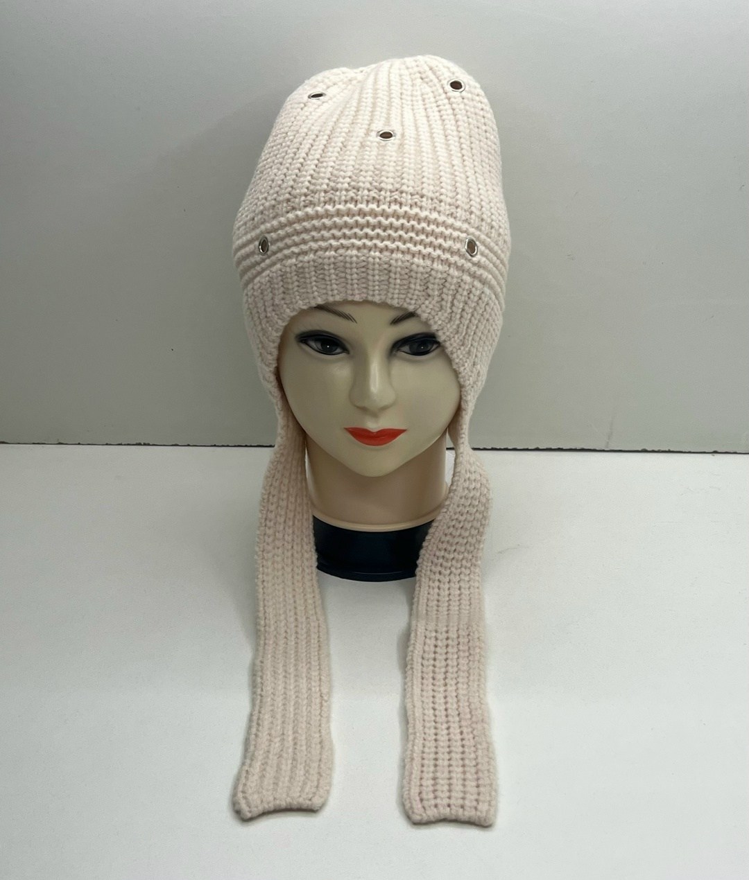 шапка женская,вязаная шапка женская,шапка для девочек,шапка женская на флисе,шапка с завязками зимняя