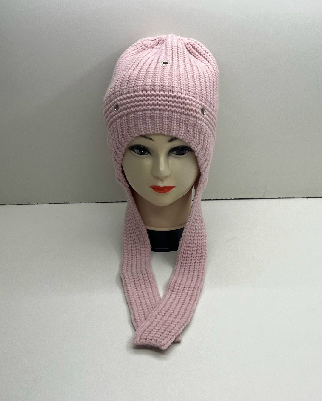 шапка женская,вязаная шапка женская,шапка для девочек,шапка женская на флисе,шапка с завязками зимняя