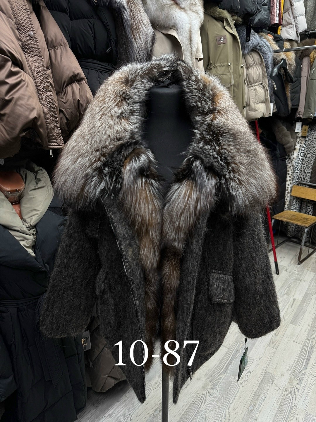 куртка с мехом,пуховики с мехом,пальто с воротником,шуба чернобурка,искусственная шуба