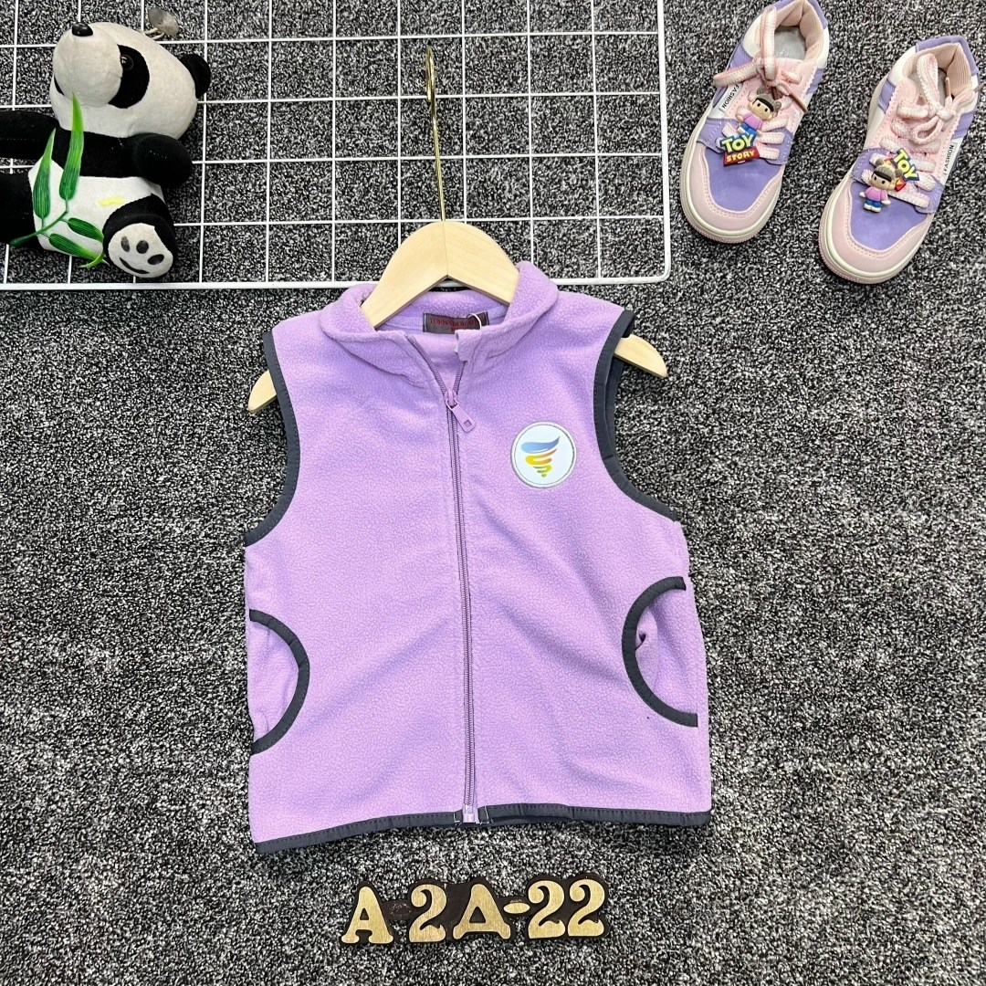 жилет детский,флисовая жилетка для девочки,жилет для малыша,безрукавка детская из флиса,жилет флисовый детский