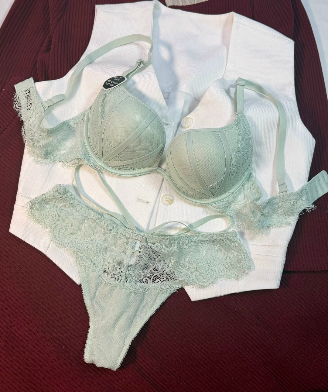 комплект нижнего белья,комплект женского нижнего белья,комплект белья женский,комплект нижнего белья weiyesi,кружевной комплект нижнего белья с пуш ап