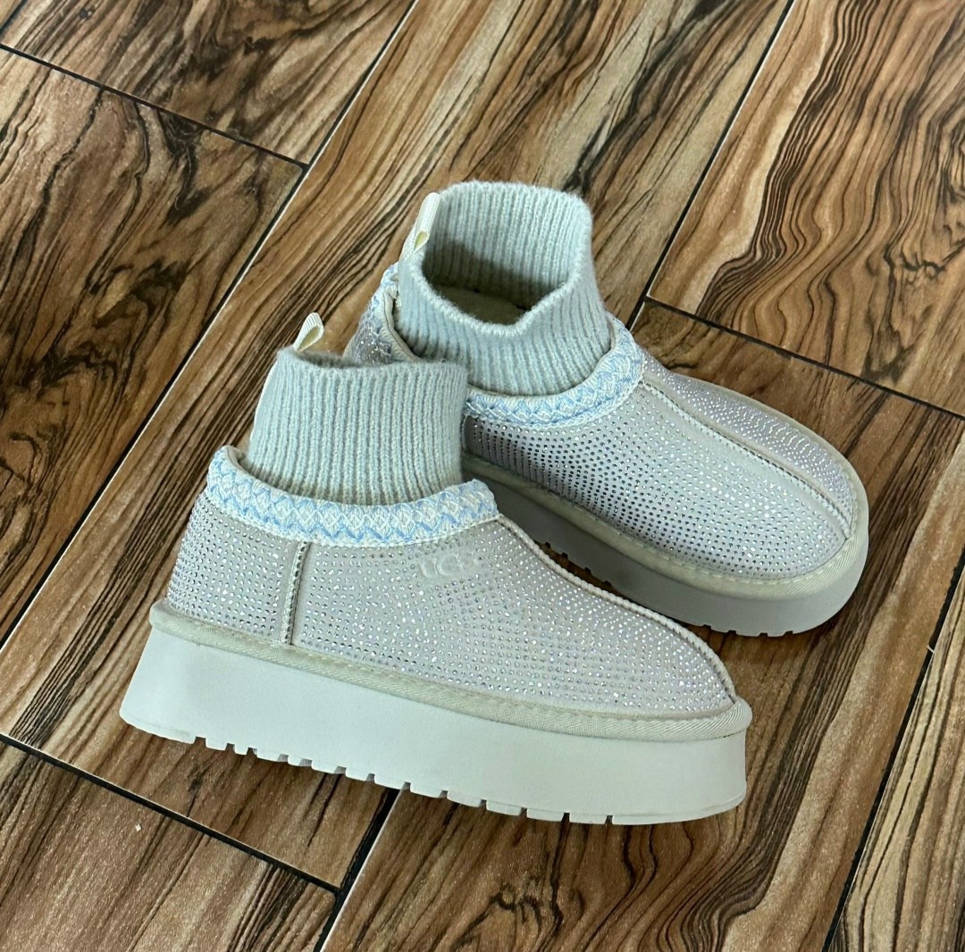 угги женские,,женская зимняя ,женская ,зимняя