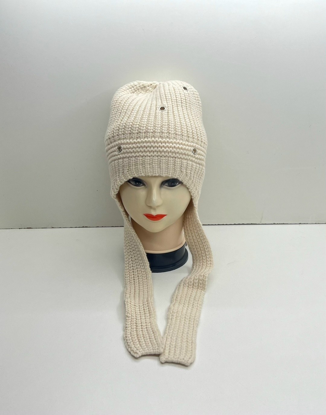 шапка женская,вязаная шапка женская,шапка для девочек,шапка женская на флисе,шапка с завязками зимняя